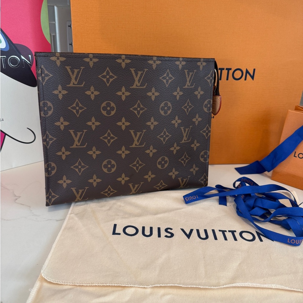 Authentic Louis Vuitton Toiletry Pouch 26 Monogram Like New Condition
